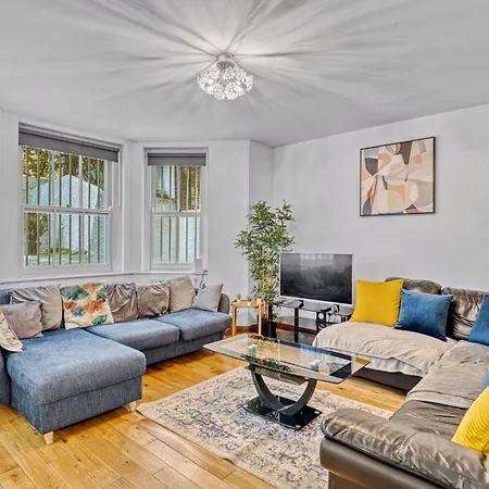 Charming 3Br By Redcliffe Gdns Villa